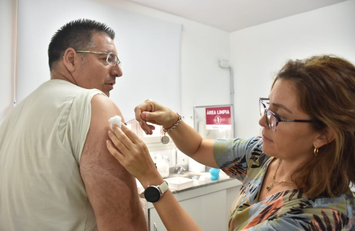Más del 75% de la población de más de 40 años no se aplicó el refuerzo contra el covid
