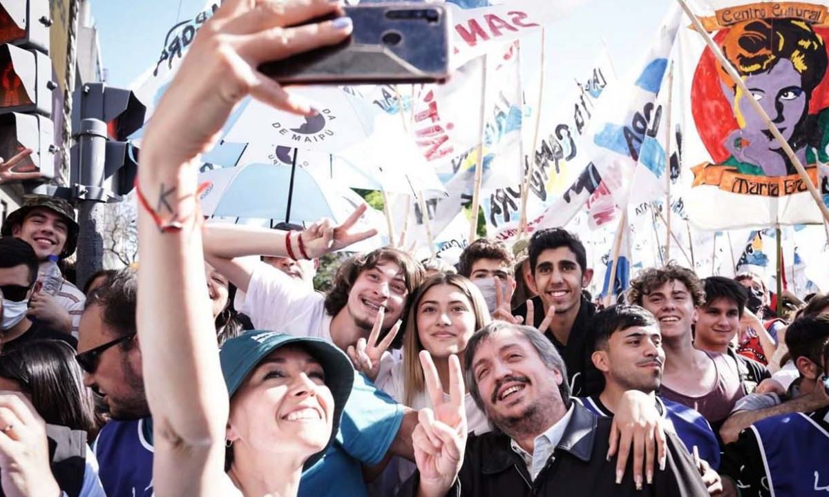 Máximo Kirchner viaja a Tucumán y se suma a los gobernadores del PJ para apoyar a Massa