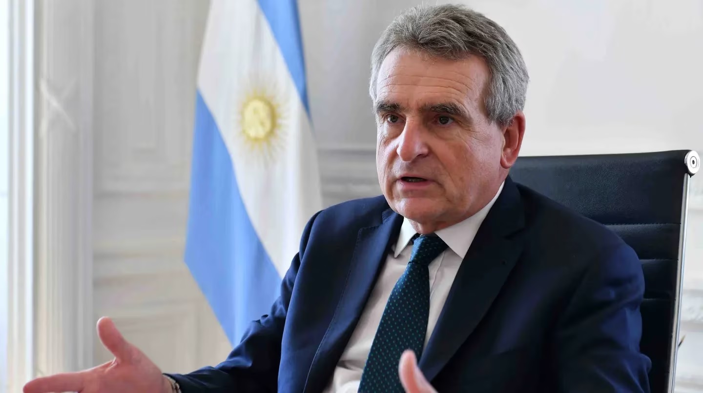 El Gobierno intenta contener la crisis cambiaria y sale a respaldar a Sergio Massa