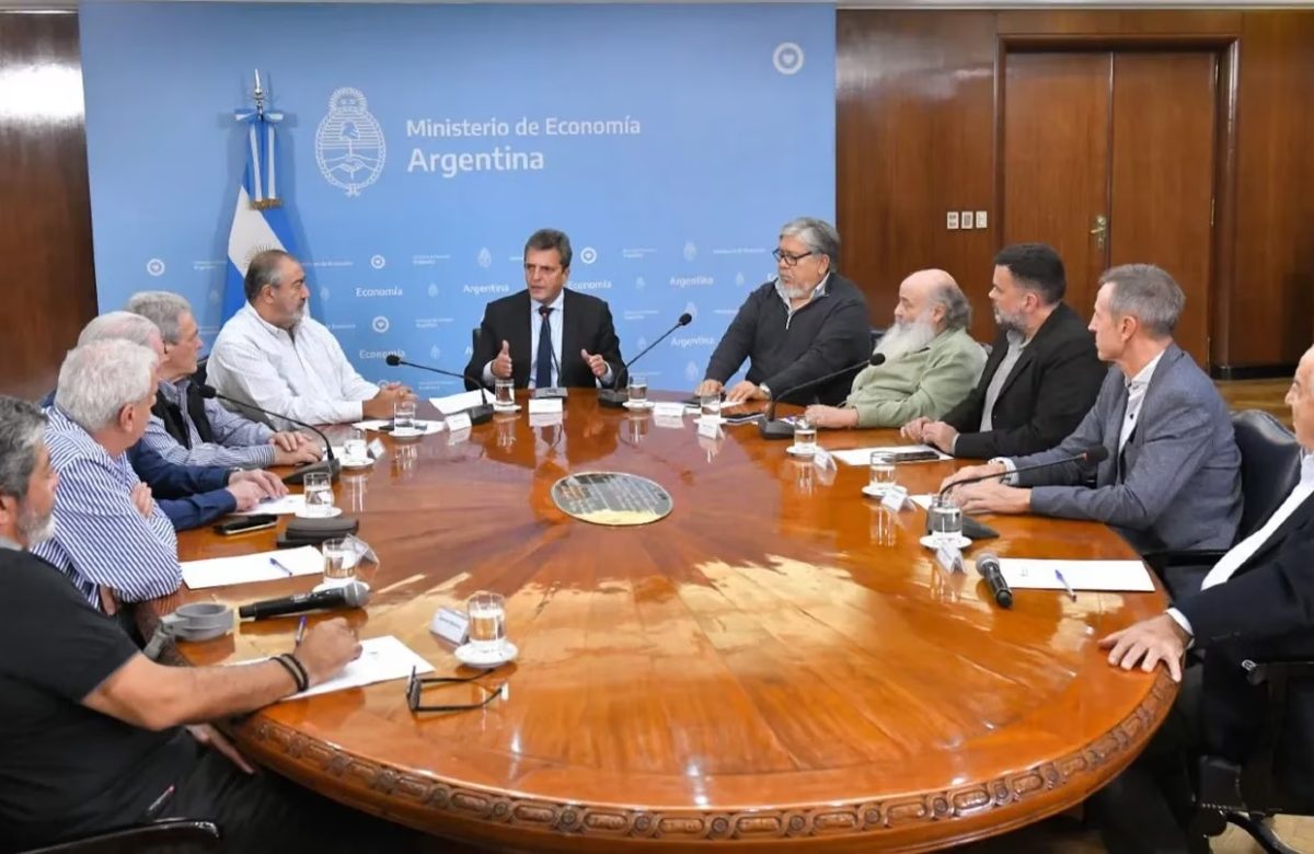 El gobierno convocará a gremios y empresarios