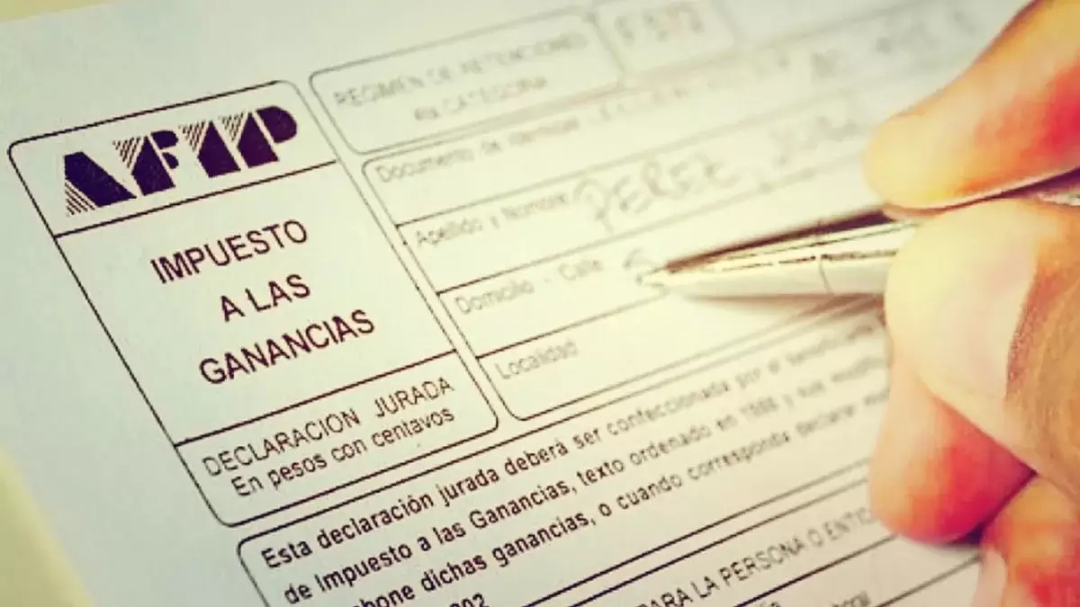 En medio de la crisis económica, el Gobierno sube a $500.000 el piso de Ganancias