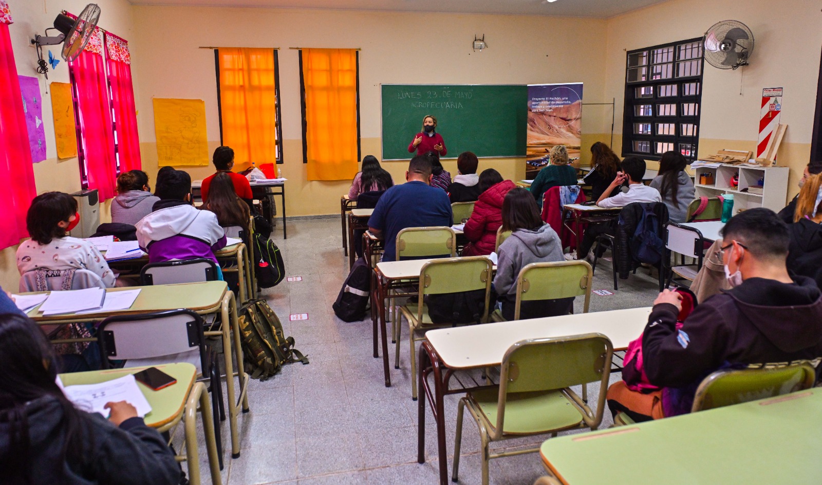Glencore Pachón otorgó 40 nuevas becas a calingastinos para estudiar inglés