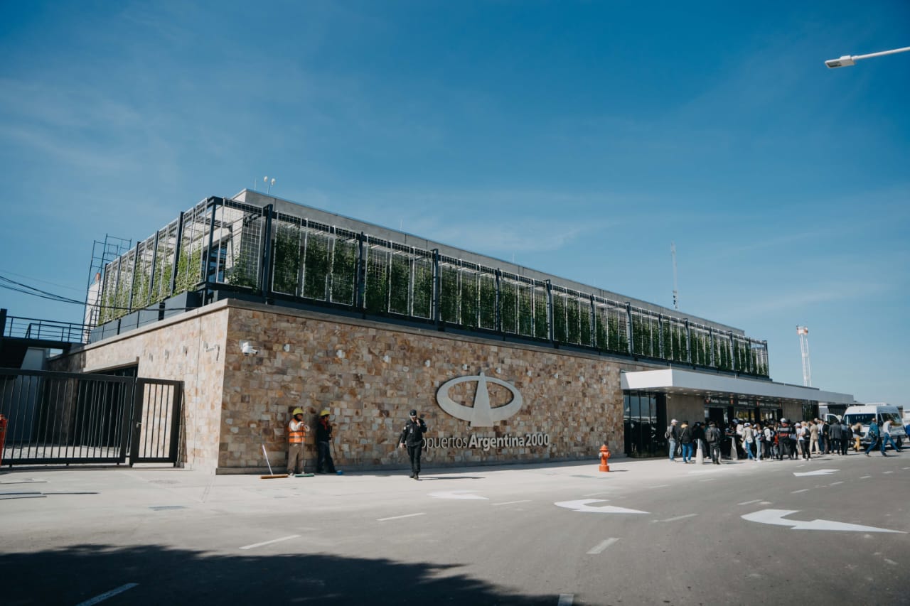 Tras ser suspendida su candidatura, Uñac habilitó las reformas del Aeropuerto