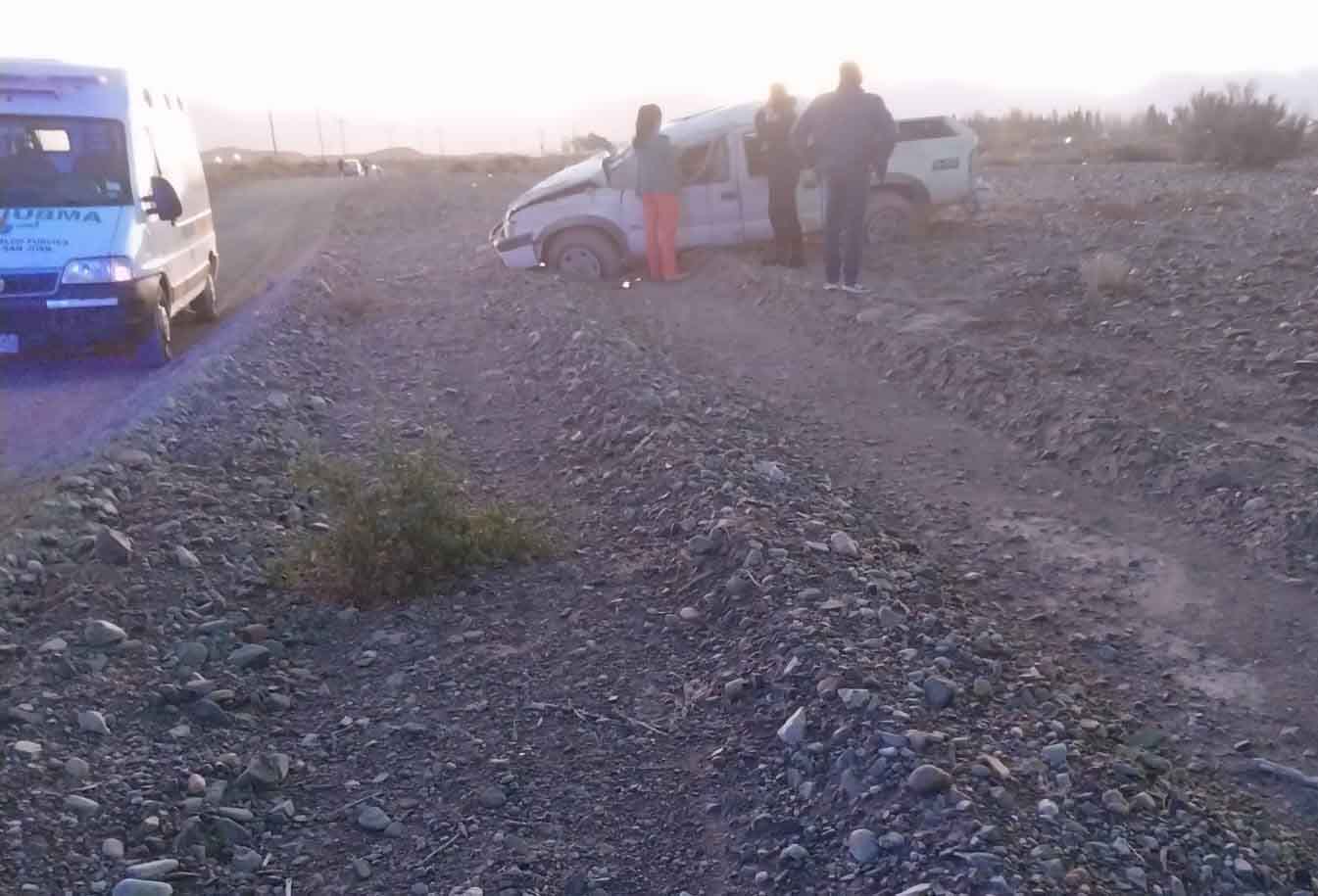 Un joven de 16 años falleció tras                                        volcar la camioneta que conducía