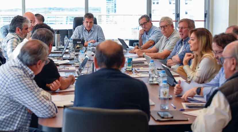 Massa sube tasas de los plazos fijos y profundiza controles cambiarios para tratar de contener la inflación
