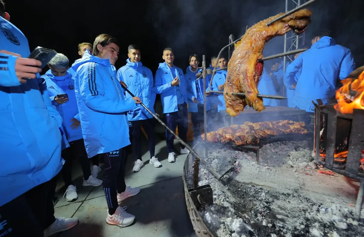 Los jugadores de la Sub 20 de la Selección Argentina festejaron con punta de espalda y empanadas sanjuaninas