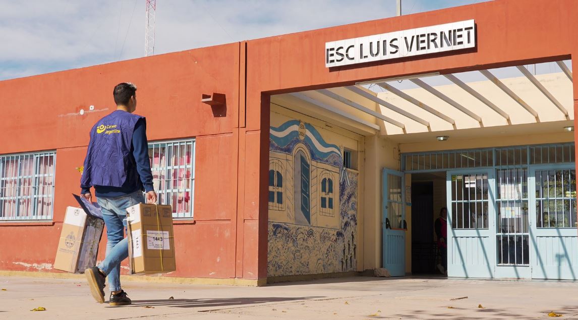 Elecciones, urnas escuelas.