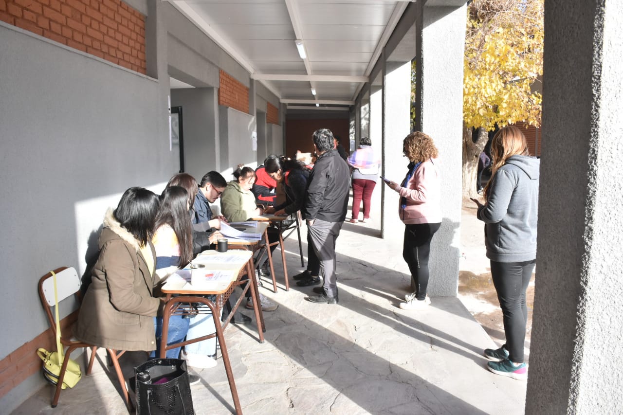 Escasa presencia de votantes en la apertura del acto comicial