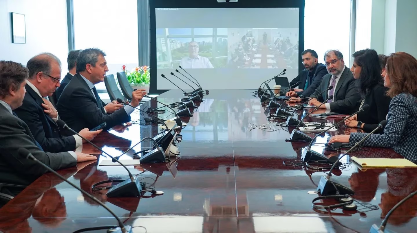 El Gobierno comenzó las reuniones con el FMI y esperan cerrar el acuerdo técnico esta semana