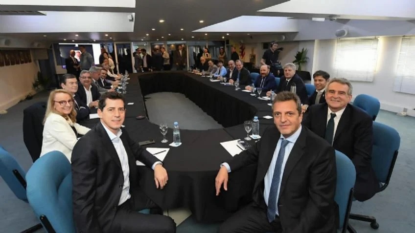Los gobernadores peronistas respaldaron a Sergio Massa e hicieron un importante anuncio