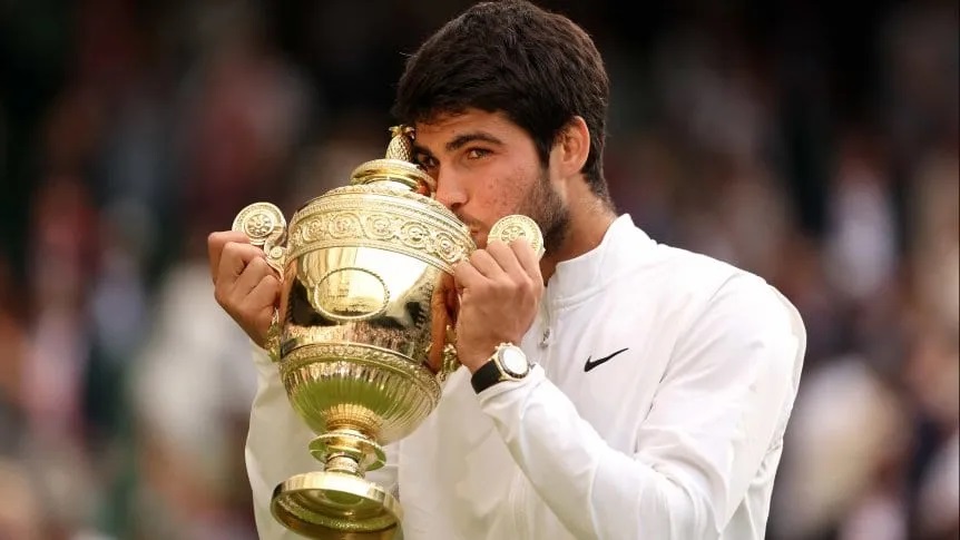 Carlos Alcaraz venció a Novak Djokovic y se coronó en Wimbledon