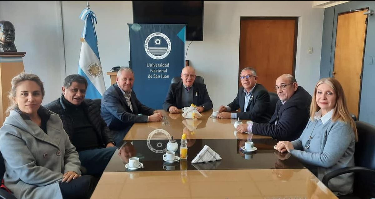 UNSJ y Colegio Médico firman convenio