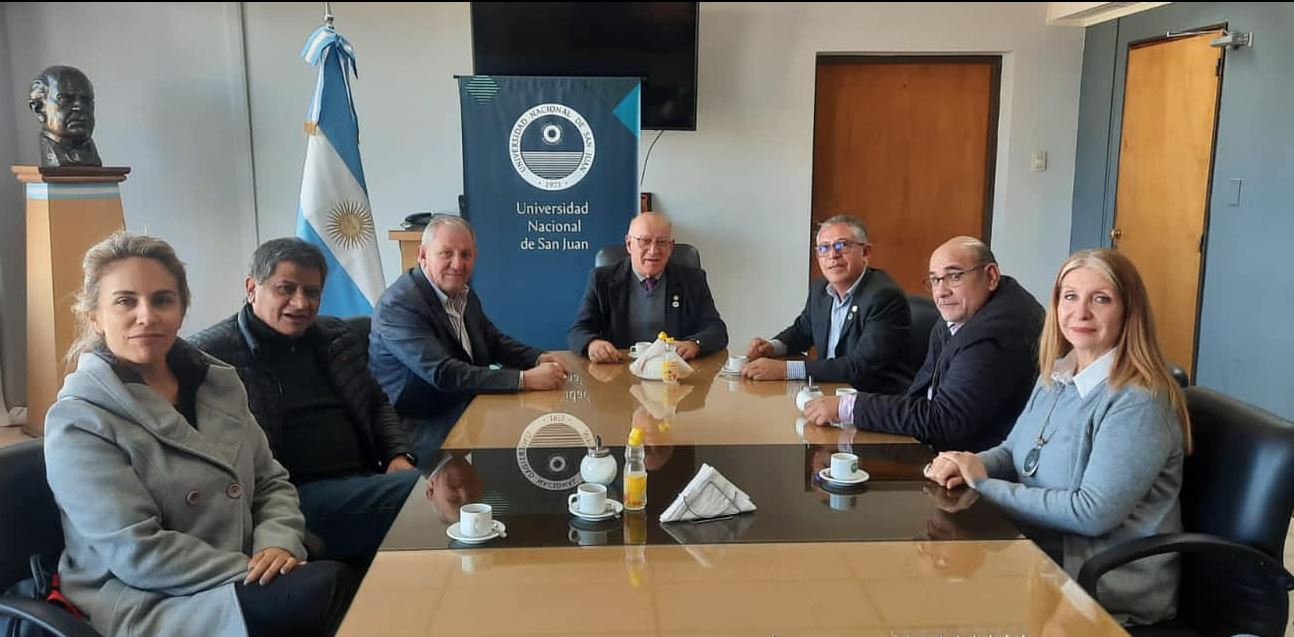 UNSJ y Colegio Médico firmaron convenio para formar a futuros obstetras y enfermeros