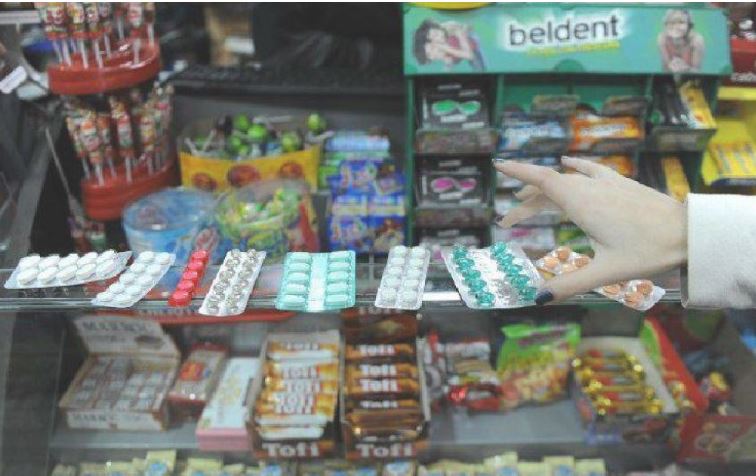 Farmacias denuncian venta de antibióticos en kioscos, reclaman fiscalización a Salud