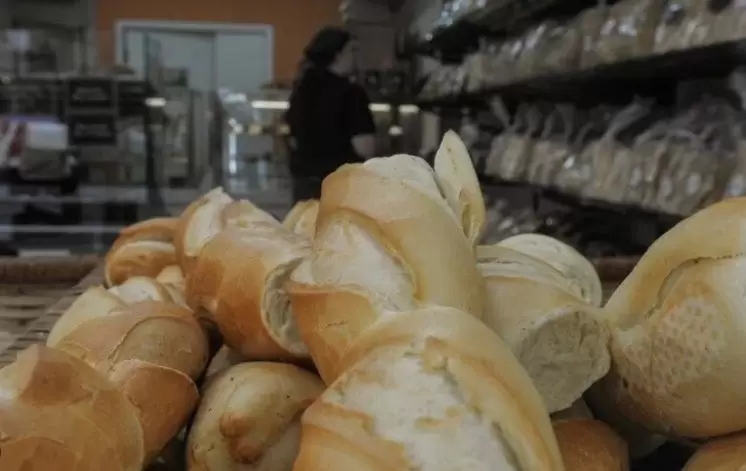 Panaderos definen nueva suba del precio del pan