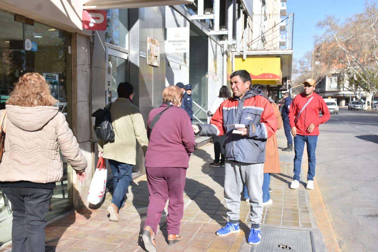 «Papás en lucha» reclamó en juzgados de Familia