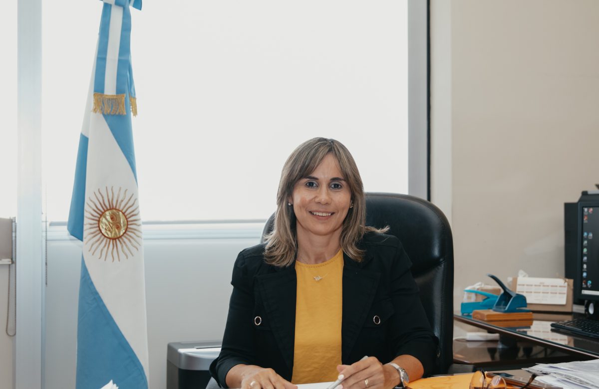 Ana Sánchez secretaria de Educación.