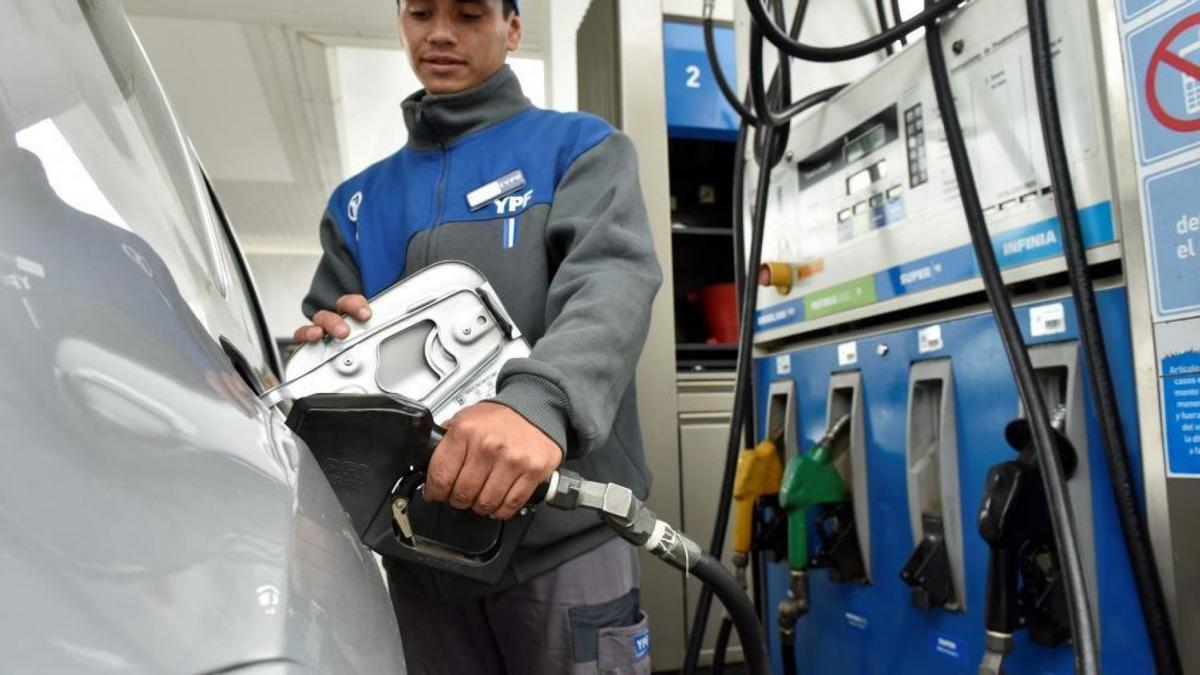 YPF aumenta un 12,5% el precio de sus combustibles desde este jueves