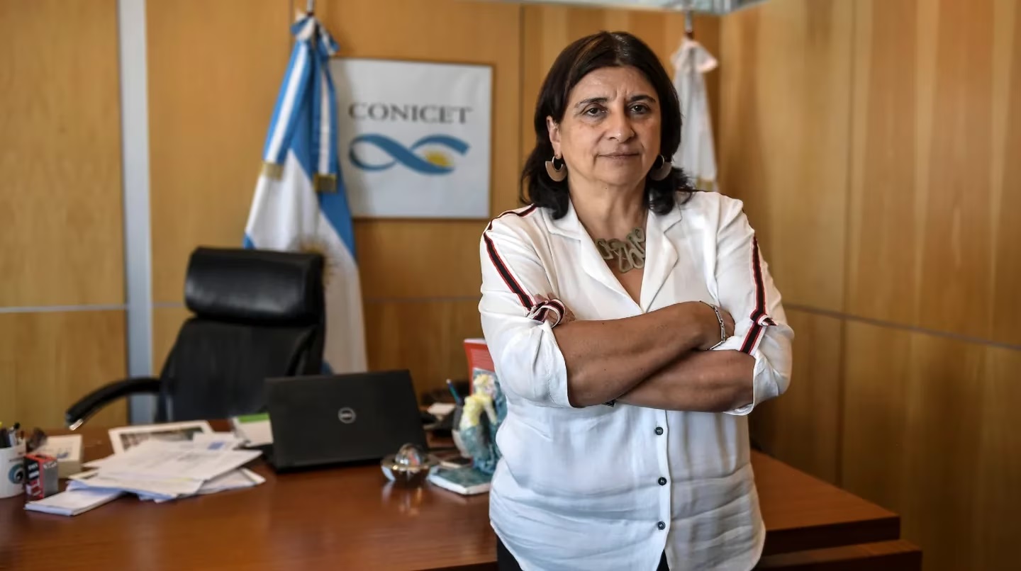 La directora del Conicet le respondió a Javier Milei con una fuerte advertencia