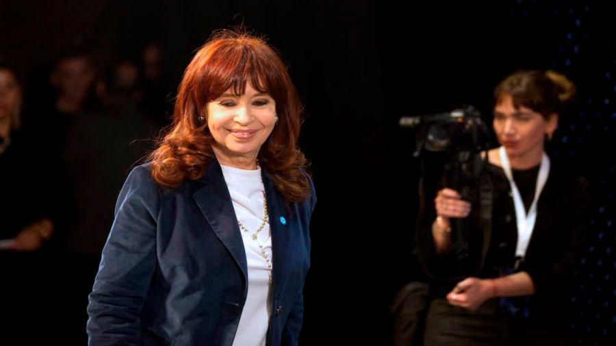 Cristina Kirchner reapareció con un fuerte respaldo a Sergio Massa y polarizó con Javier Milei