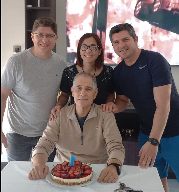 Humberto Orrego y sus tres hijos