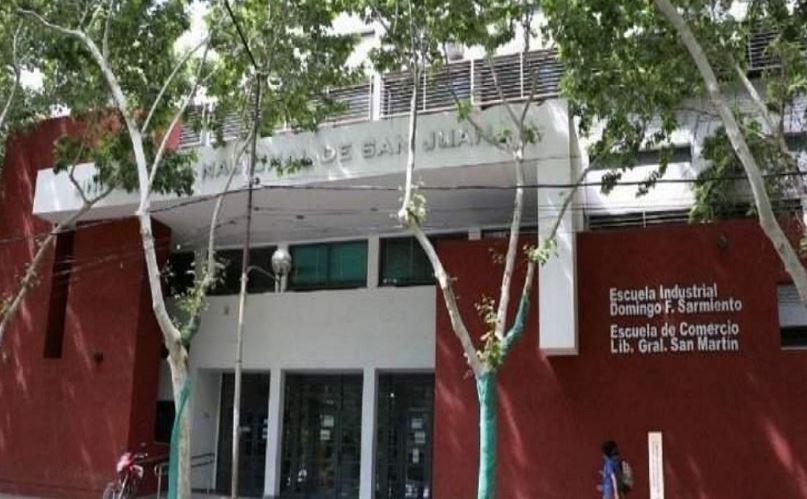 Suspenden las clases en los institutos preuniversitarios