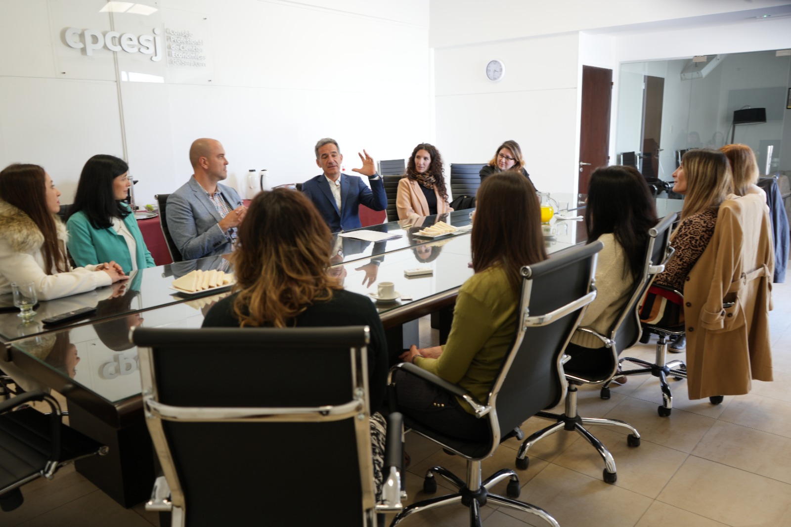 Firman convenio para desarrollar herramientas digitales para mujeres