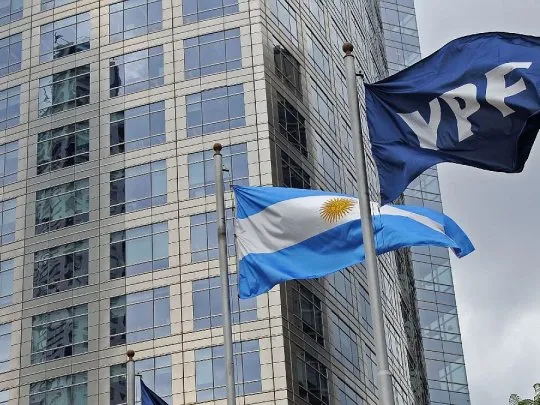 Juicio por la expropiación de YPF: un fallo en Nueva York ordena que la Argentina pague US$16.000 millones