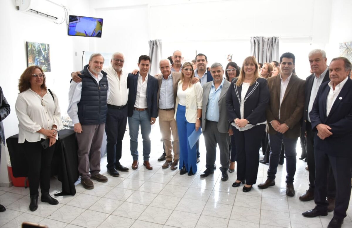 Autoridades provinciales y directivos de la Clínica en la apertura de la ampliación de Clínica Los Aromos