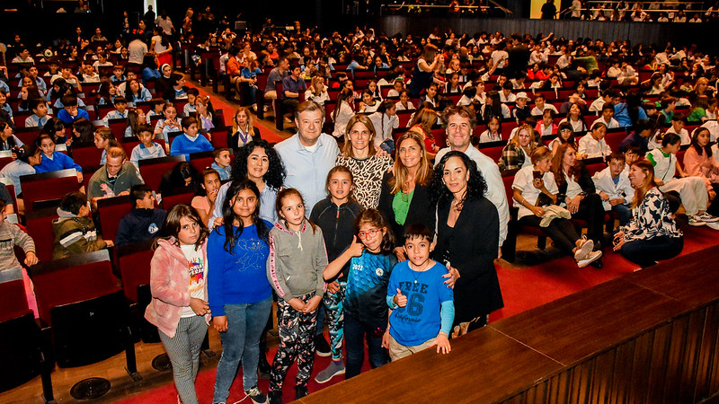 Más de 2000 chicos disfrutaron la magia de la ópera “El Principito” en el TB