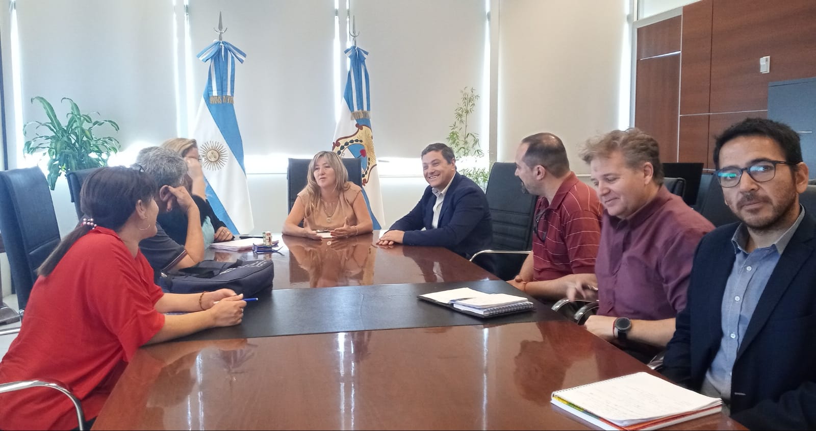 La ministra de Educación mantuvo el primer contacto con los gremios docentes