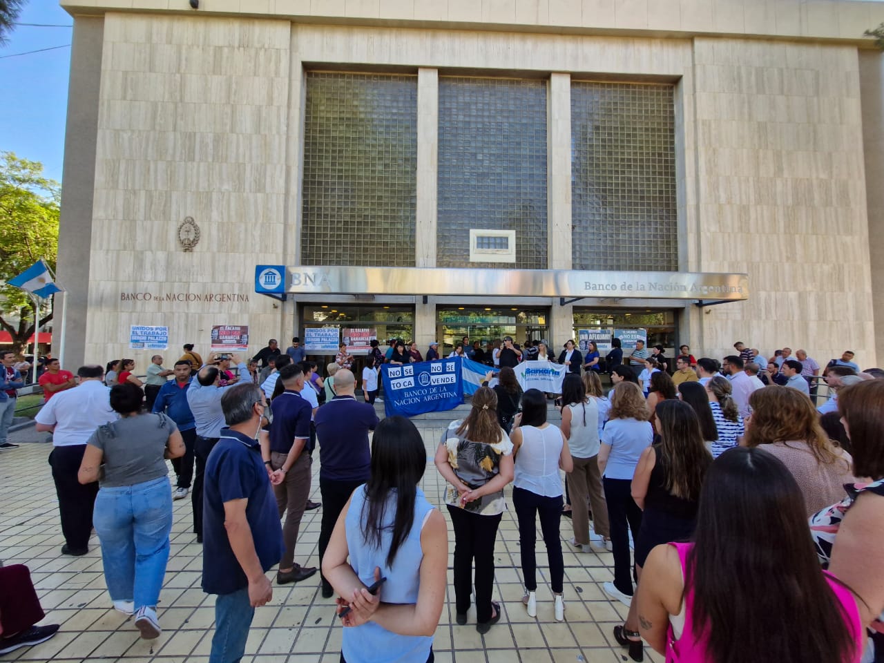 Bancarios reclamaron en defensa de sus fuentes de trabajo
