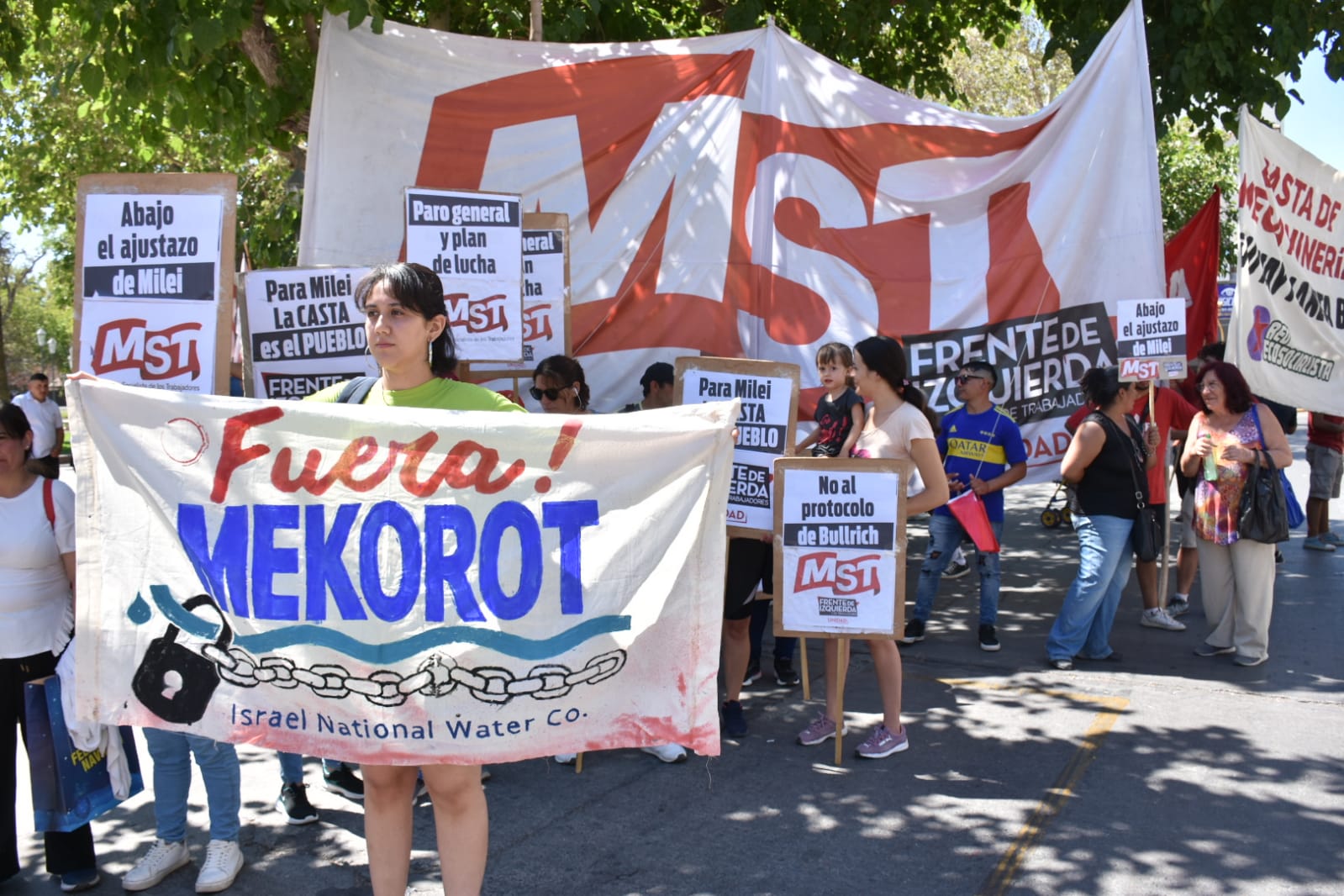 Organizaciones sociales también marcharon en San Juan contra el DNU de Milei