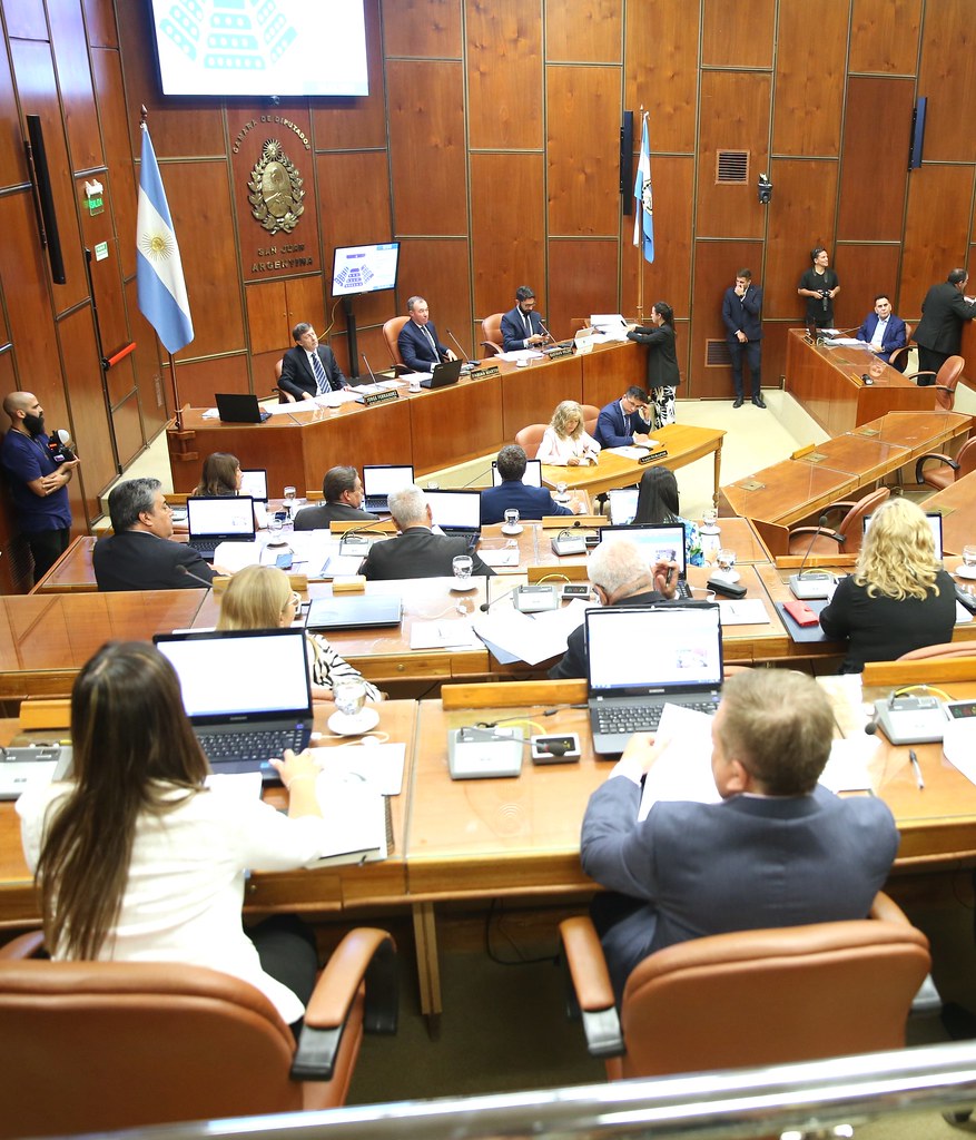 Orrego impugnó las designaciones en el IPEEM y hubo reacción en el PJ