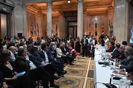Se conformó la comisión bilateral del DNU y se reuniría todos los jueves