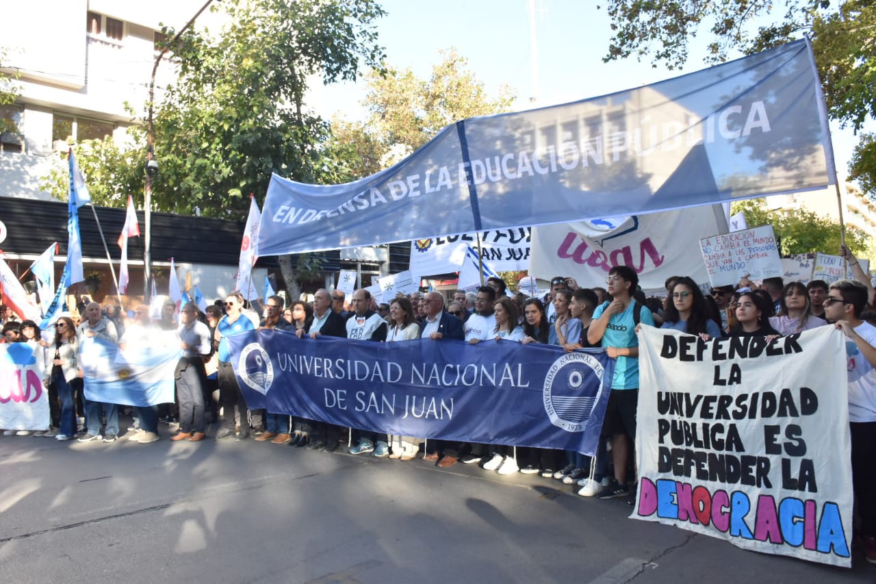 Marcha universitaria: el recorrido será desde la FFHA hasta la Legislatura provincial