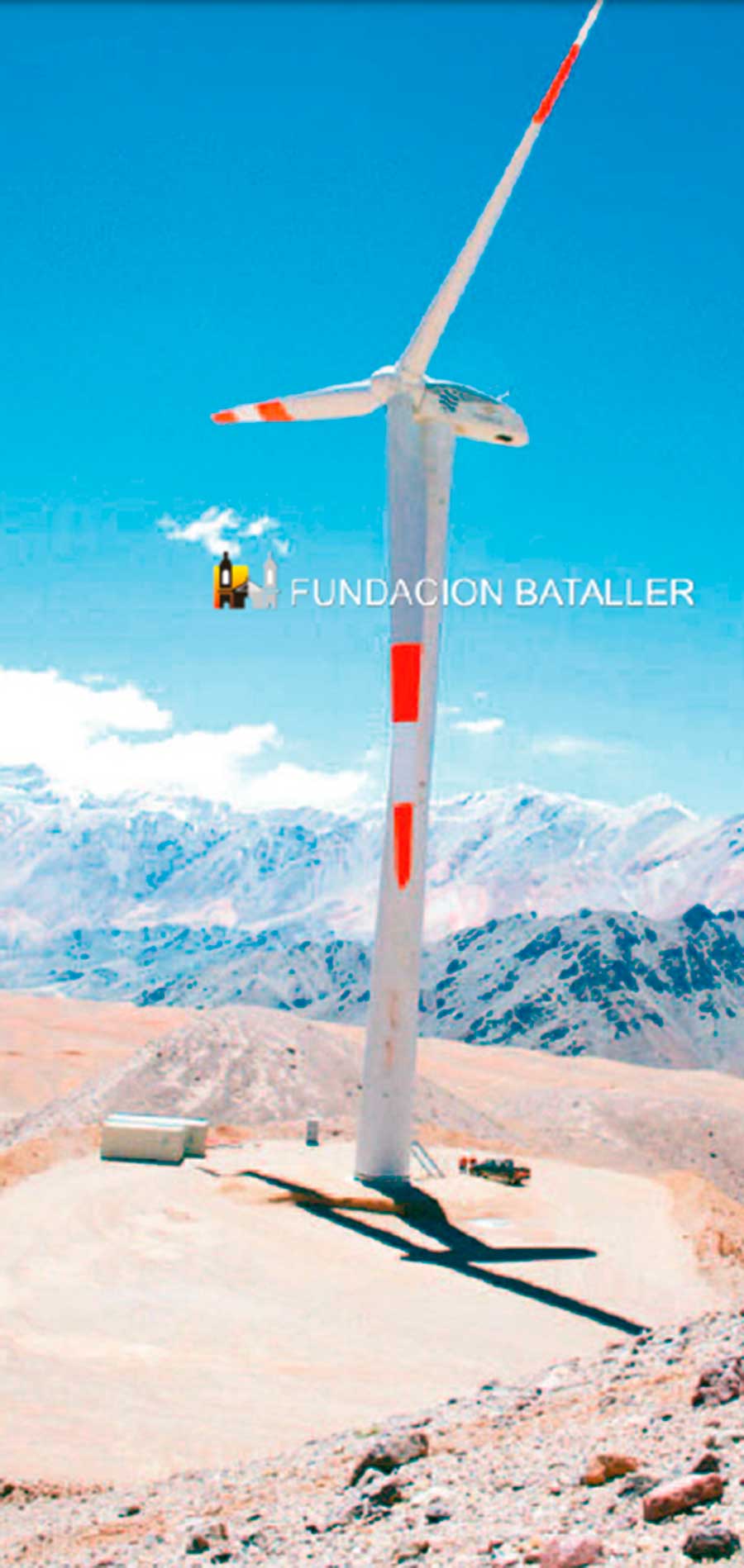 Generador eólico en plena cordillera