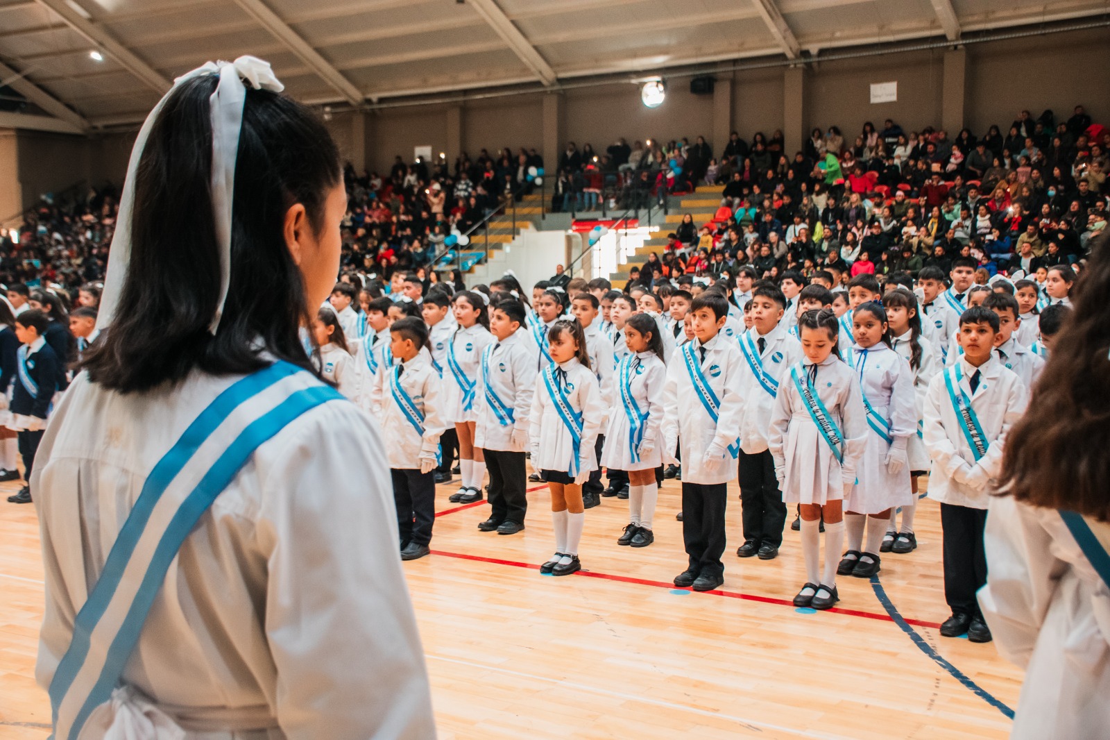 Más de mil alumnos rawsinos prometieron honrar a nuestra Patria