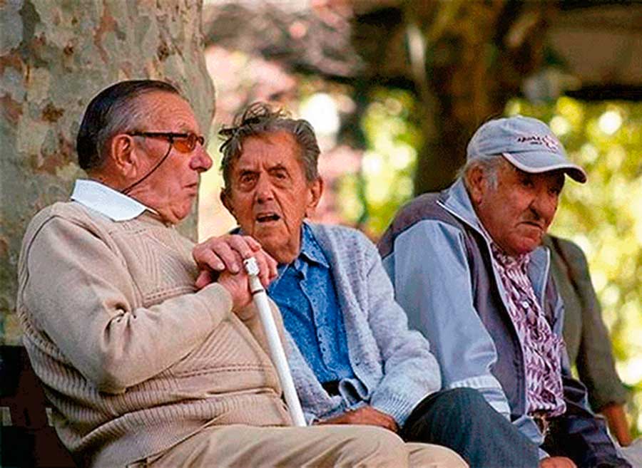 Cada vez son más los viejos pero nadie sabe qué hacer con ellos