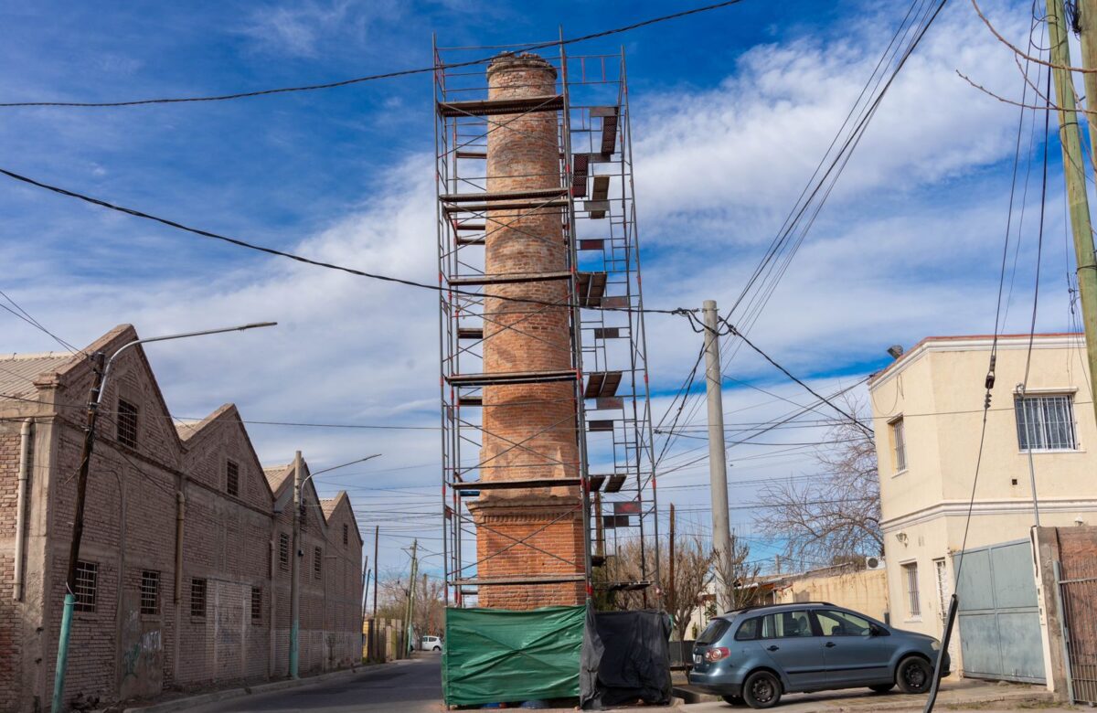 Rivadavia: avanzan las obras en arterias principales y la preservación de una estructura histórica