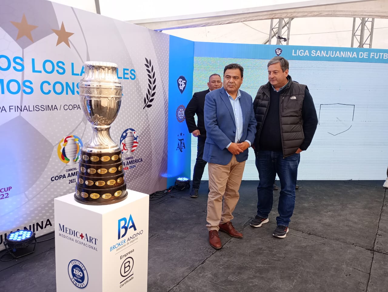 Las Copas que ganó la Selección Argentina vuelven a San Juan