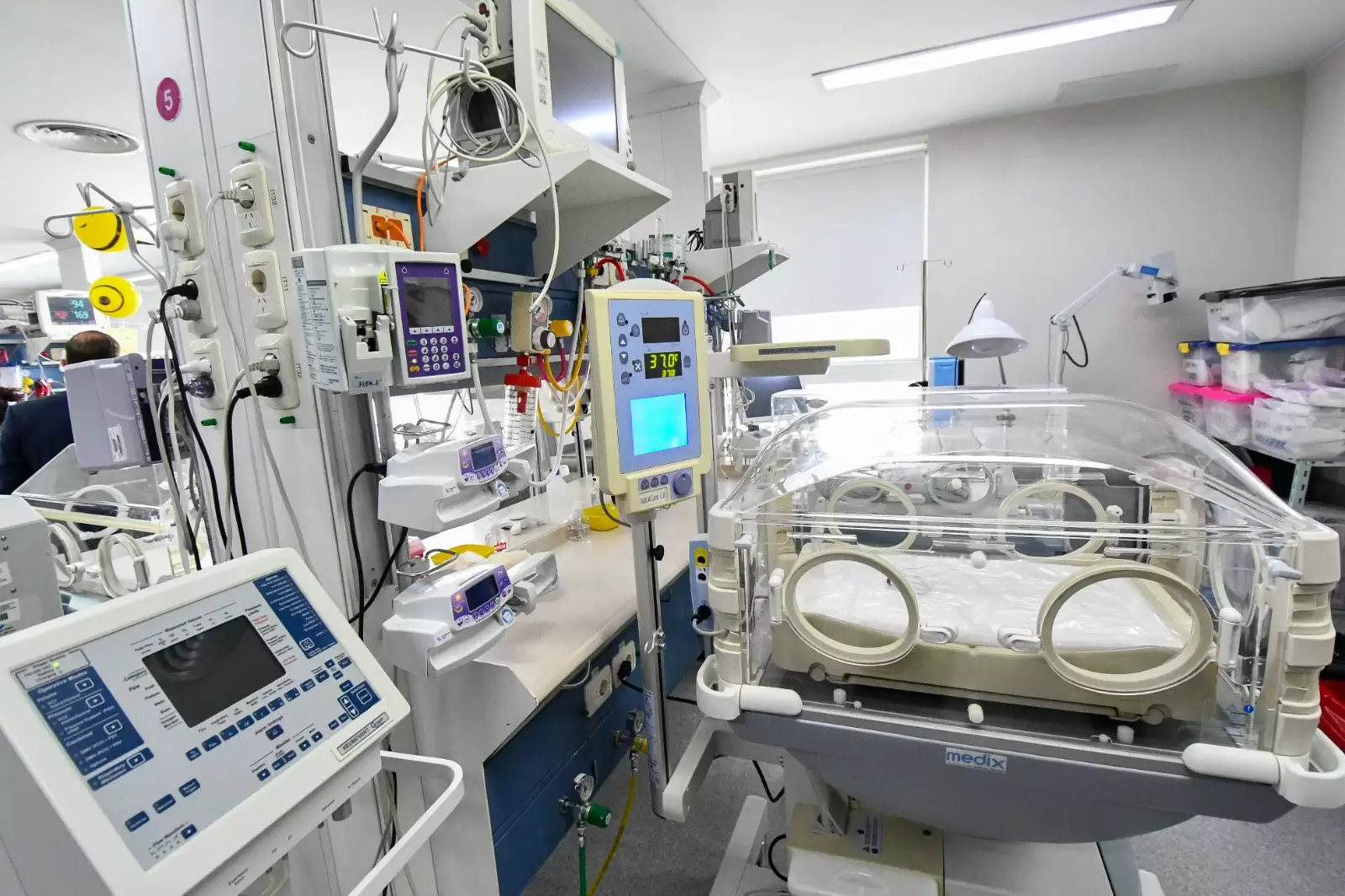 El Hospital Rawson incorporó modernas incubadoras para fortalecer la atención neonatal