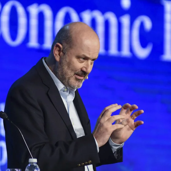 Federico Sturzenegger cruzó a Macri por sus declaraciones contra Milei