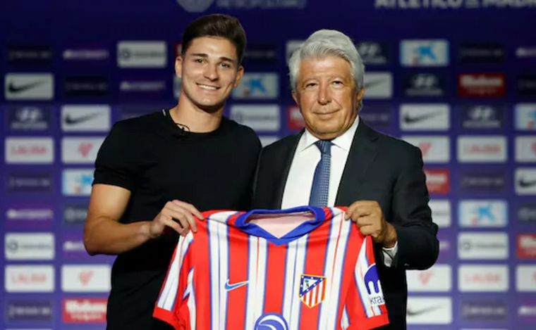 Julián Álvarez, presentado en Atlético de Madrid: «No me siento un superhéroe»