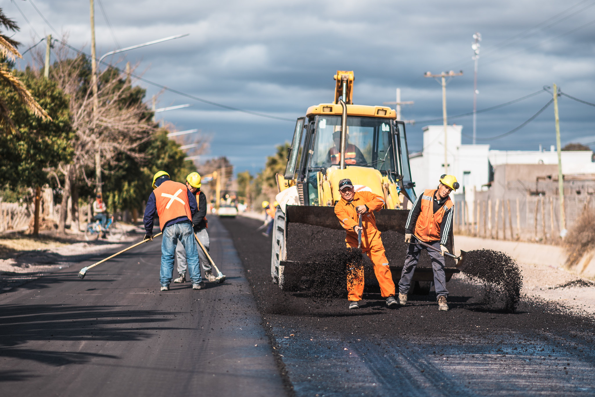 Avanzan las obras de pavimentación en Santa Lucía, Rivadavia y Rawson
