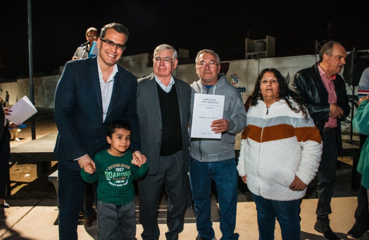 Rawson: 61 familias con escrituras y nuevas luces en el barrio Virgen de Fátima