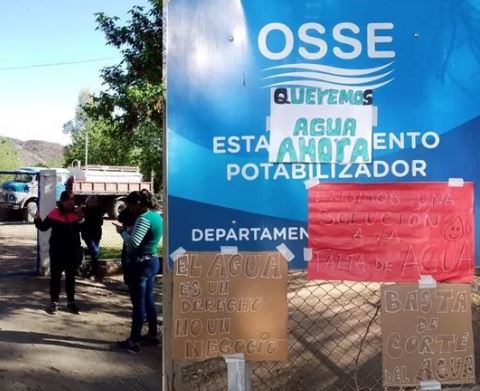 Valle Fértil: 500 familias cansadas de no tener agua tomaron la planta potabilizadora de OSSE