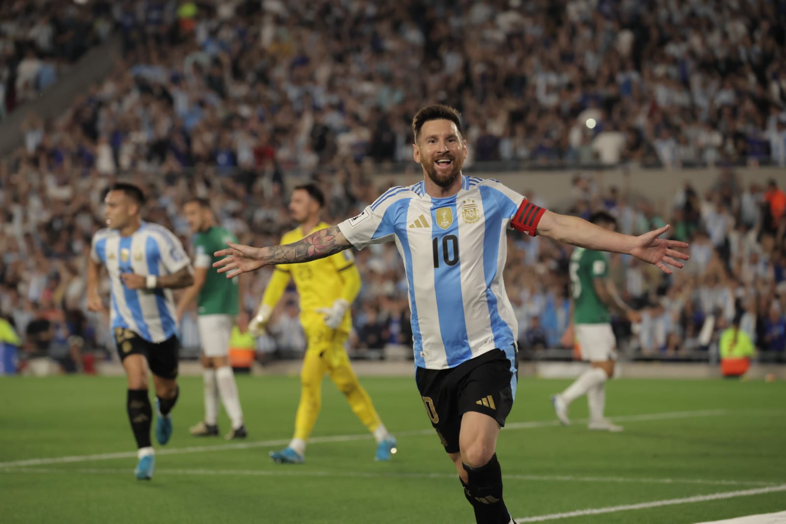 Argentina goleó a Bolivia y sigue puntero de las Eliminatorias