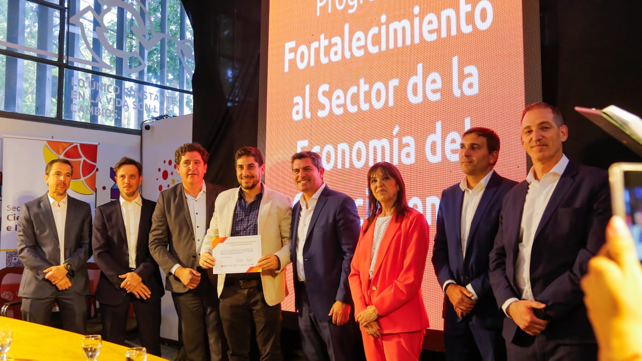 Orrego lanzó un programa para fortalecer la economía del conocimiento por $250 millones