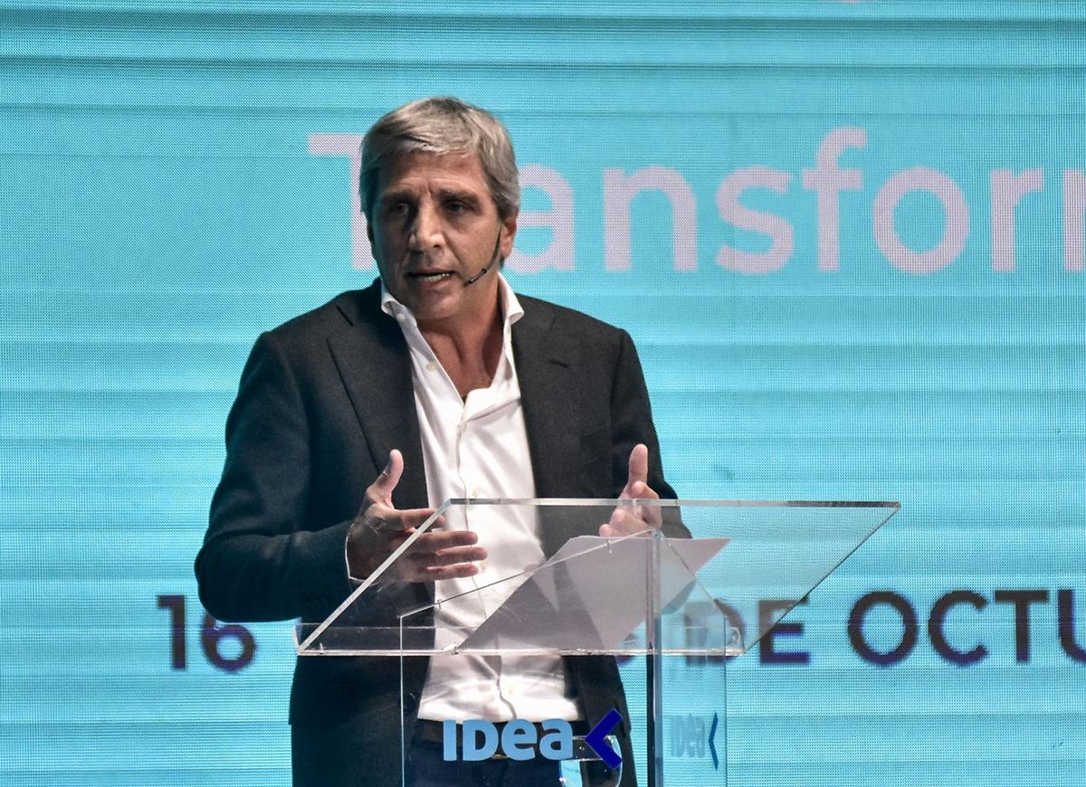 Caputo habló de “cambio histórico” y veto al Presupuesto si no puede financiarse